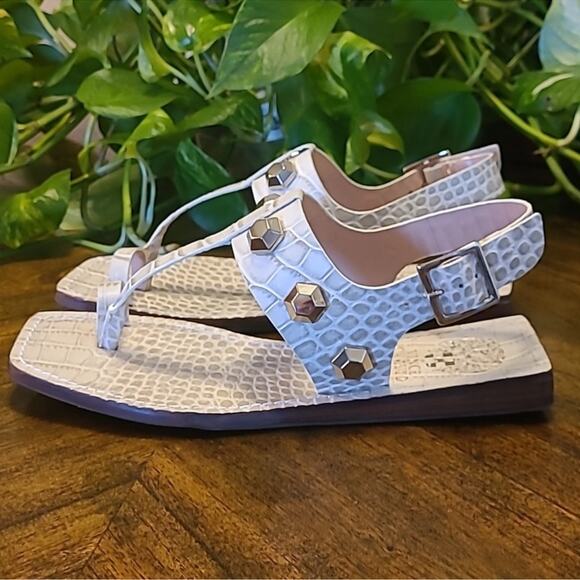 Vince Camuto Dailette Flat Sandal Size 8.5 Taupe Leather T-Strap Toe-Ring New - Picture 5 of 12